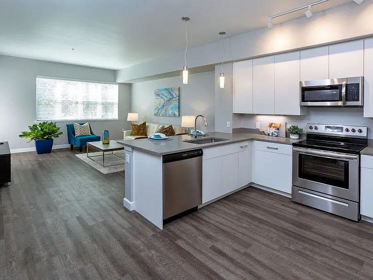 Marina Crossing Apartments — Photo 27