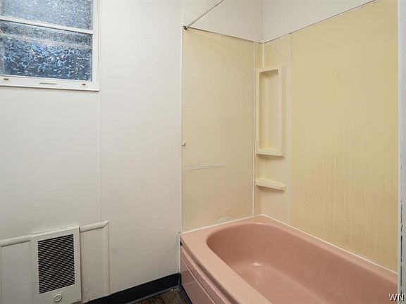 2nd image of 118 Richmond Ave