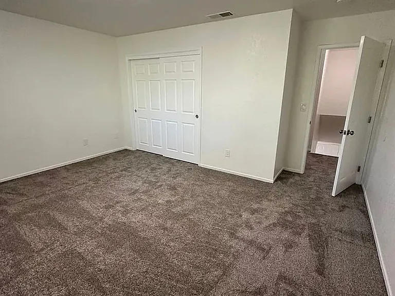 2225 S Lee Ave — Photo 10