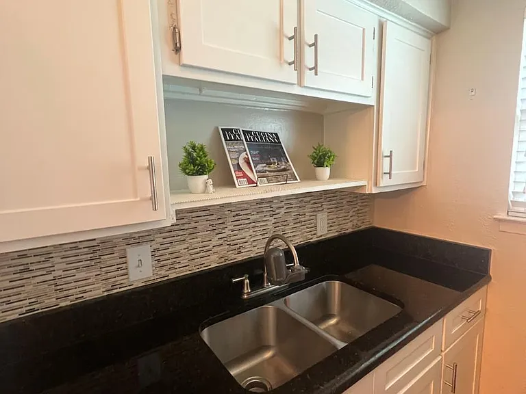 2401 Manor Rd #118 — Photo 12