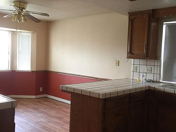 3rd image of 1147 Sweetbrier Pl