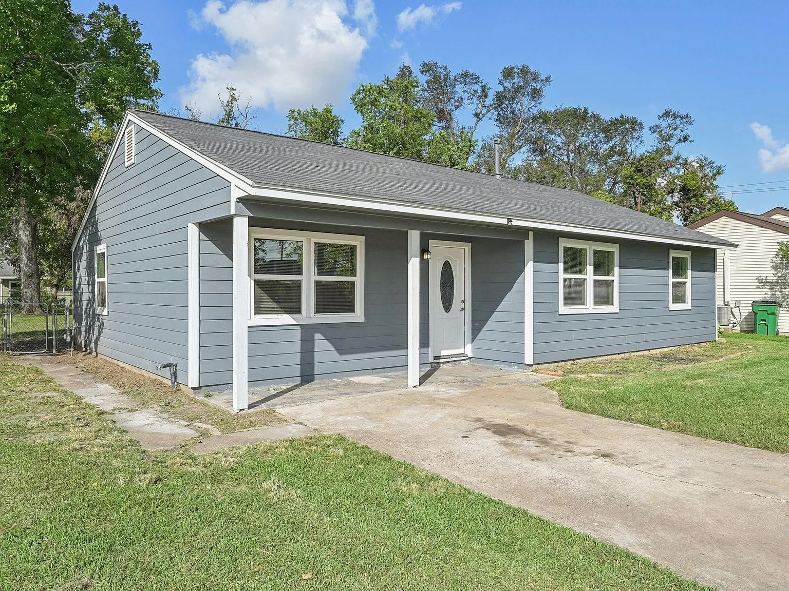 4 bed, 1.0 bath, 1252 sqft, $2,280 — Photo 3
