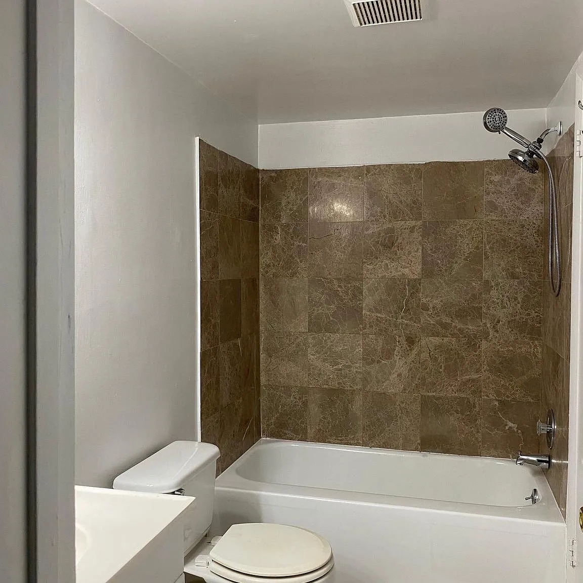 2 bed, 938 sqft, $1,975 — Photo 3