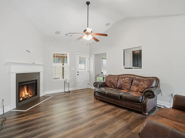 612 Stevens Pl — Photo 5