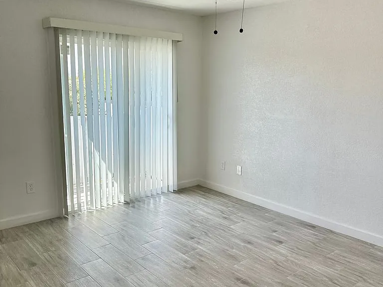 1504 E Indianola Ave — Photo 12