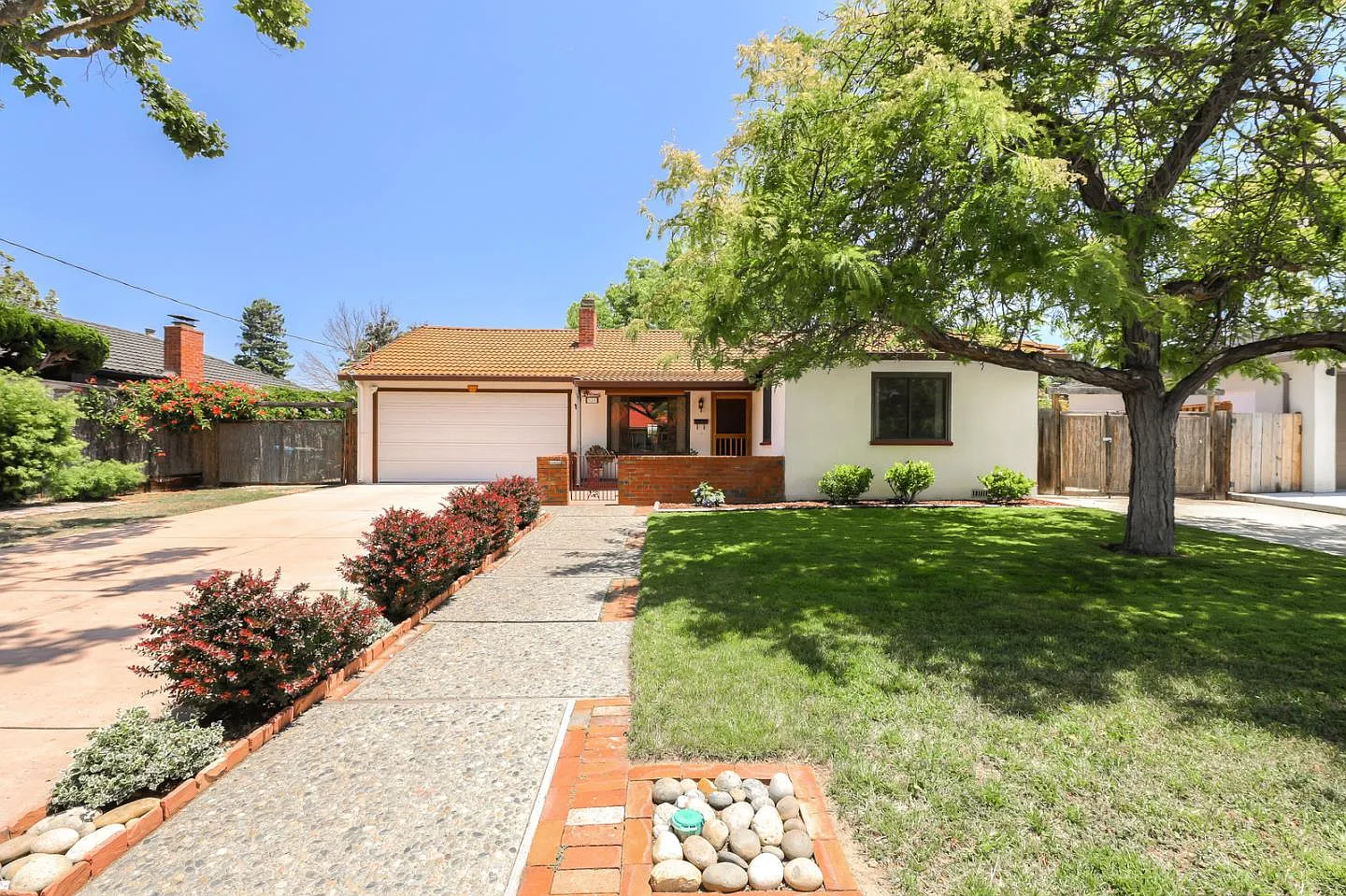 125 Rodonovan Dr photo 1