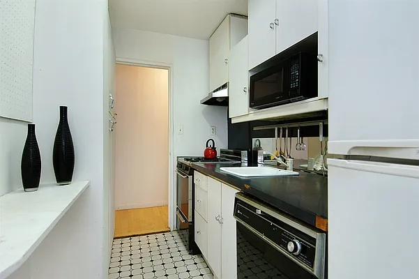 Sold by Corcoran | media 19