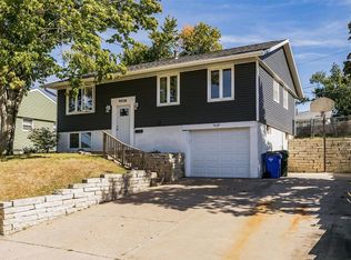 4416 Wenig Rd NE, Cedar Rapids, IA 52402