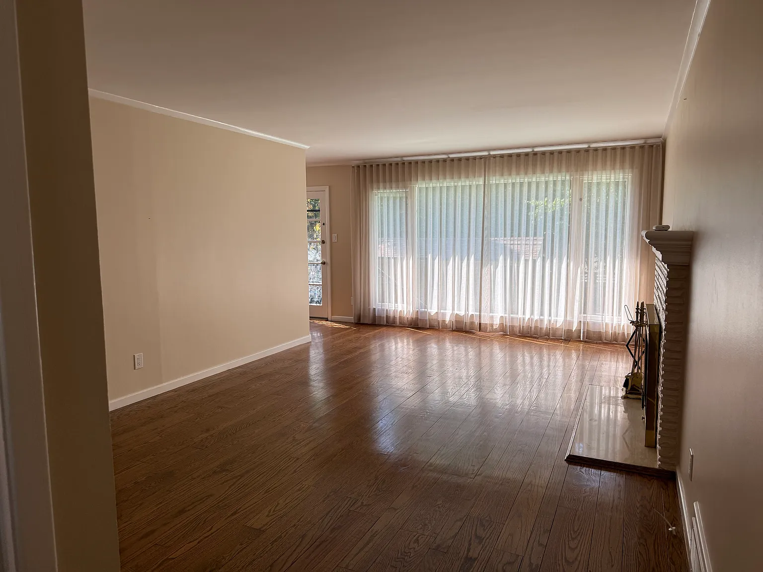 3 bed, 2.5 bath, 1750 sqft, $8,000 — Photo 3