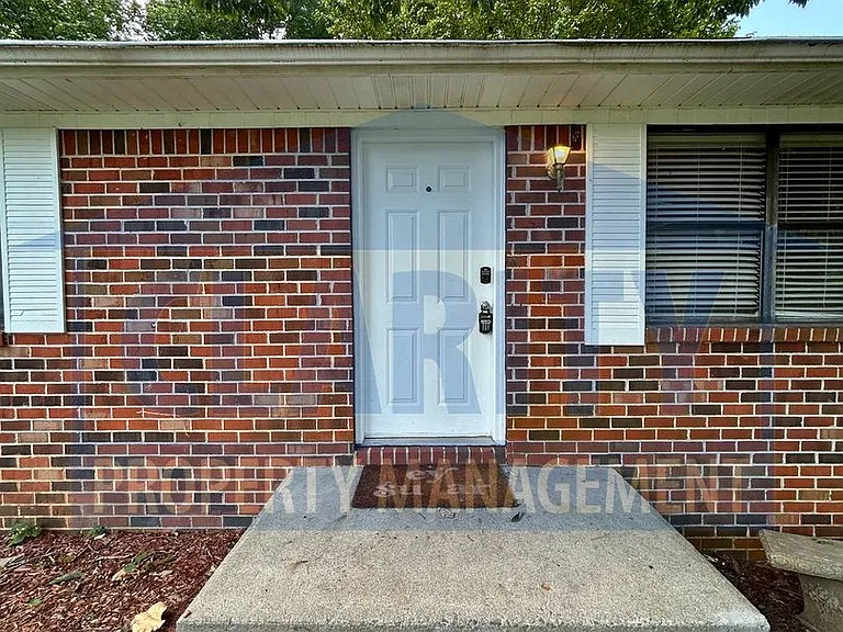1970 Greendale Dr NE — Photo 3