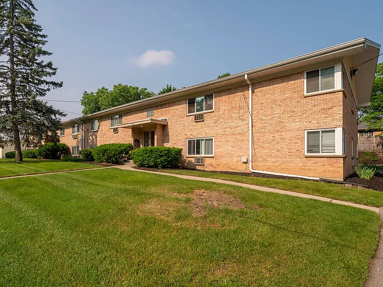 Apartment off 28th and Clyde Park Available — Photo 7