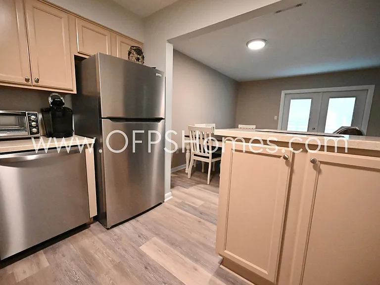 1755 Union Ave — Photo 14