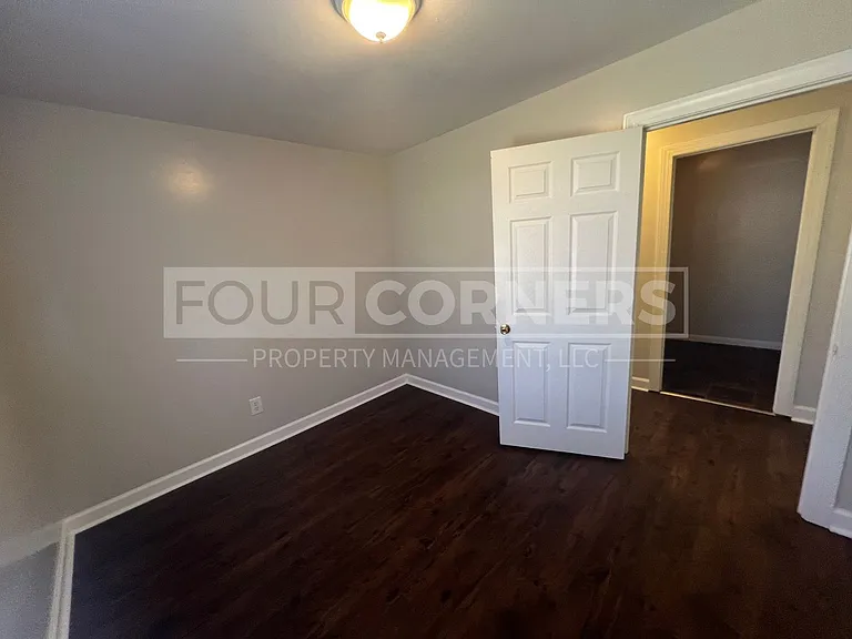 1901 Merritt Dr — Photo 9