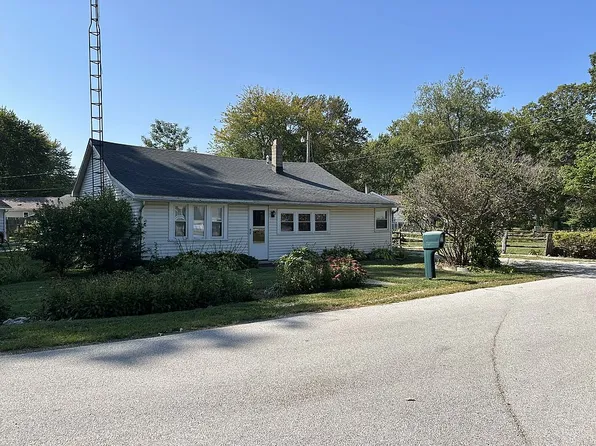 1863 Boxelder Rd, Oregon, OH 43616