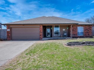 10536 NW 45th Ct, Yukon, OK 73099
