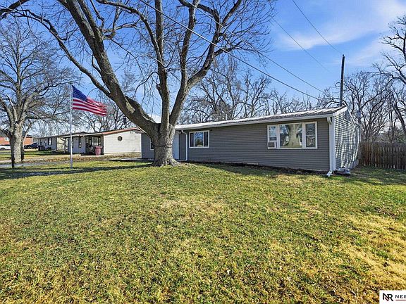 5th image of 1922 Donald St