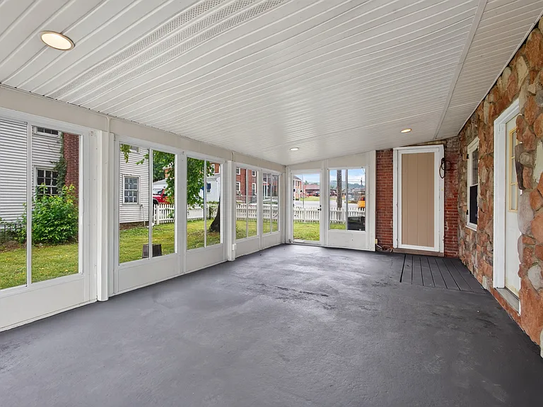 1200 Montgomery Ave — Photo 17