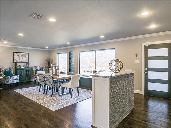 4th image of 10104 Woodgrove Dr