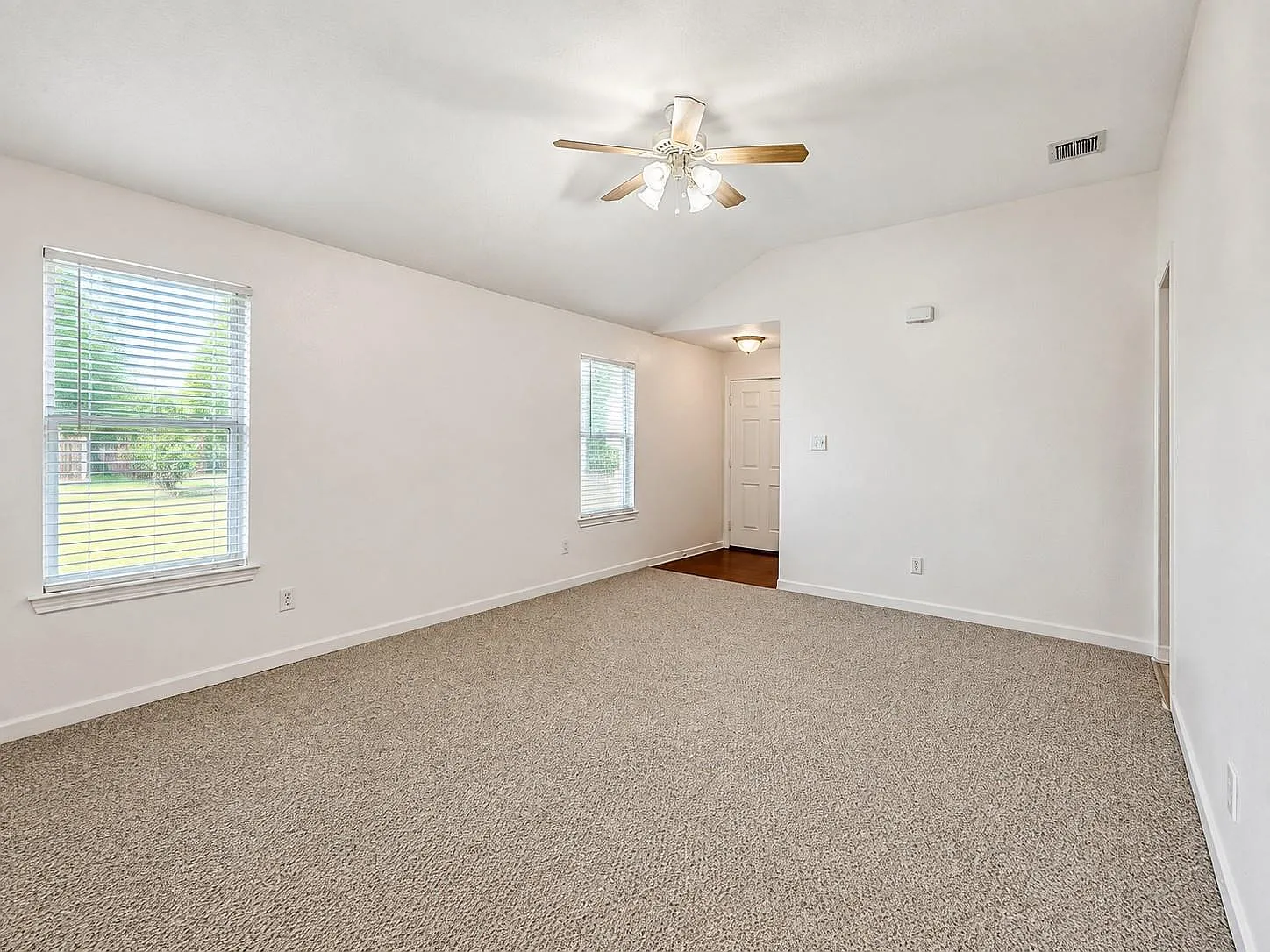4 bed, 2.0 bath, 1483 sqft, $1,900 — Photo 4