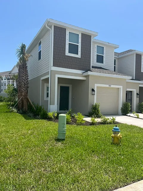 3 bed, 2.5 bath, 1558 sqft, $2,100 — Photo 1