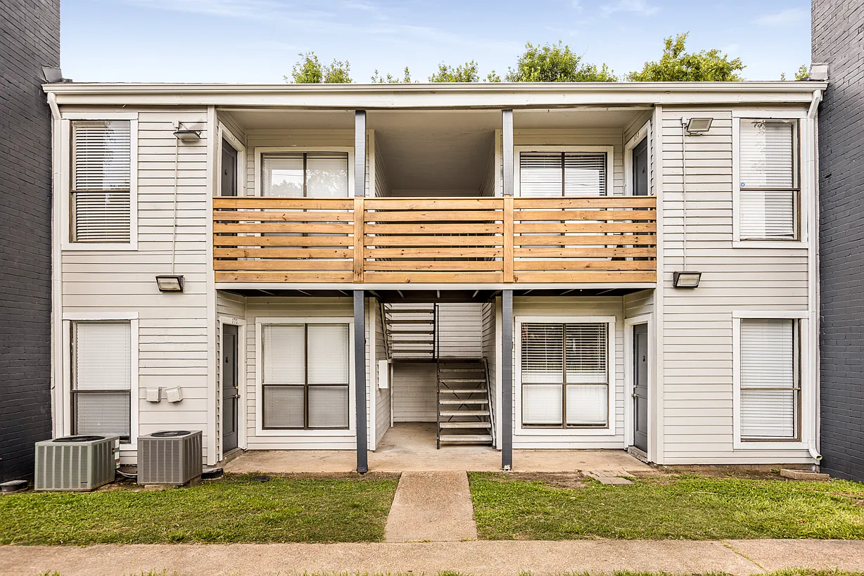 The Burke Apartments — Photo 2