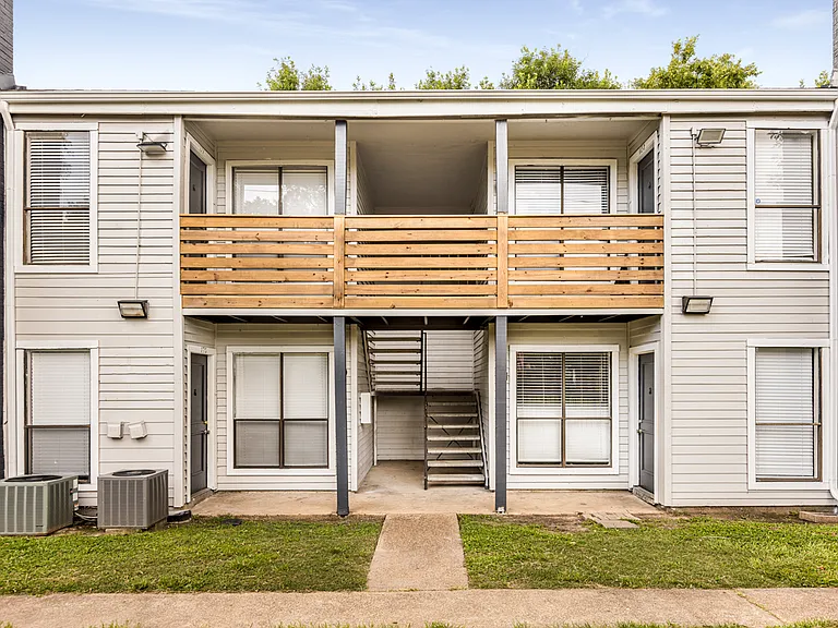 The Burke Apartments — Photo 2