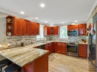 913 Fairview Lake Rd, Newton, NJ 07860