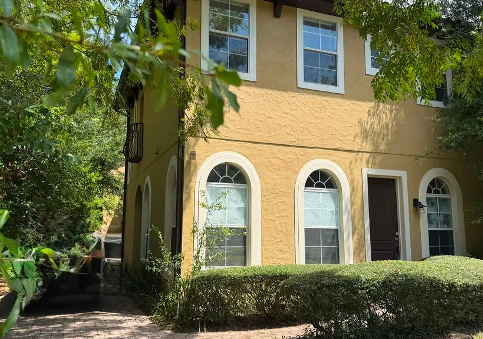 Two Weeks Free! Stunning 3-Bedroom Downtown Orlando Duplex Spacious, Upgraded & 3-Car Parking — Photo 4