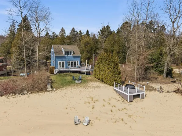 W1465 Idlewood COURT, Oostburg, WI 53070