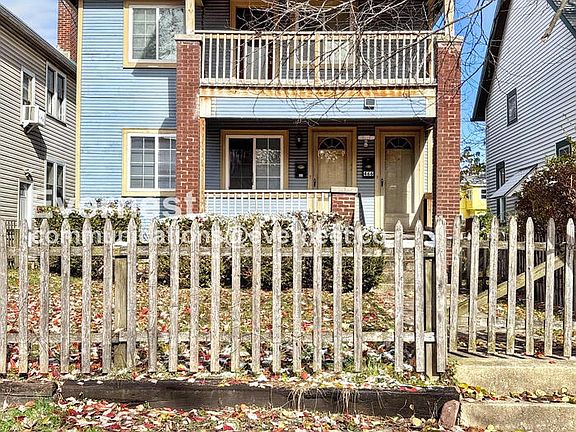 2nd image of 464 E Oakland Ave