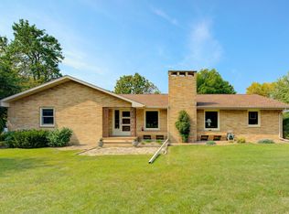 323 9th St, Gaylord, MN 55334