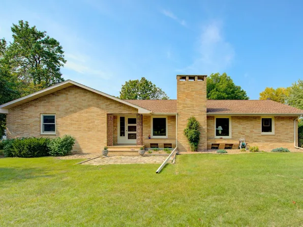 323 9th St, Gaylord, MN 55334