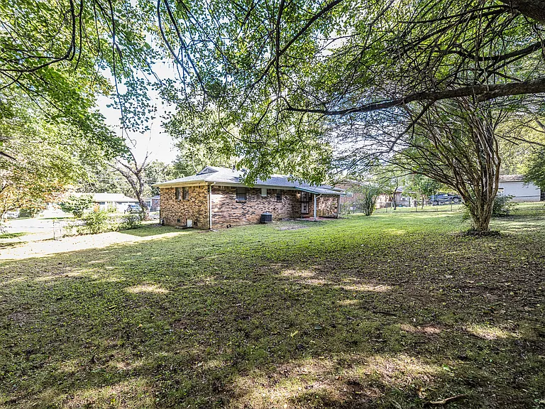 2627 Thornhill Rd NW — Photo 12