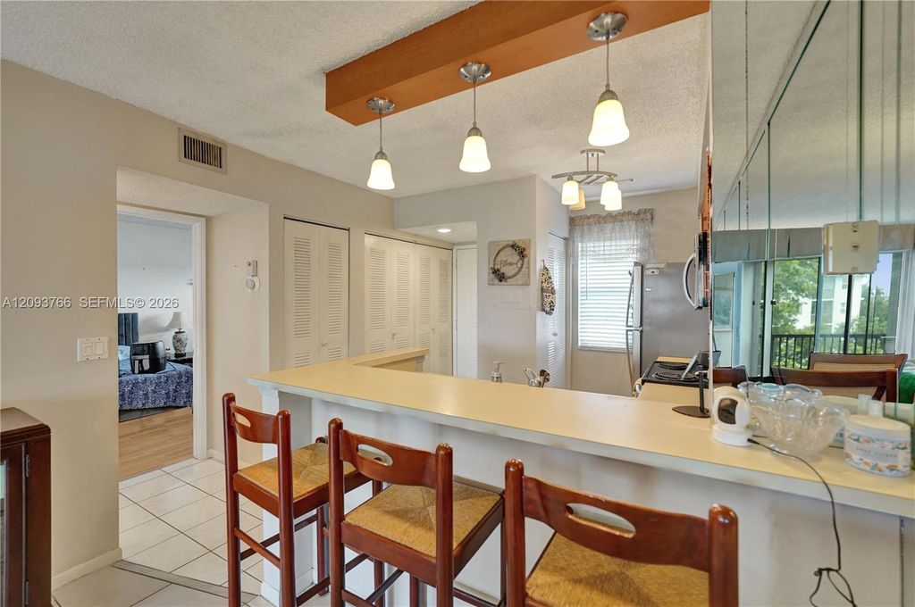 2226 N Cypress Bend Dr APT 408, photo 9