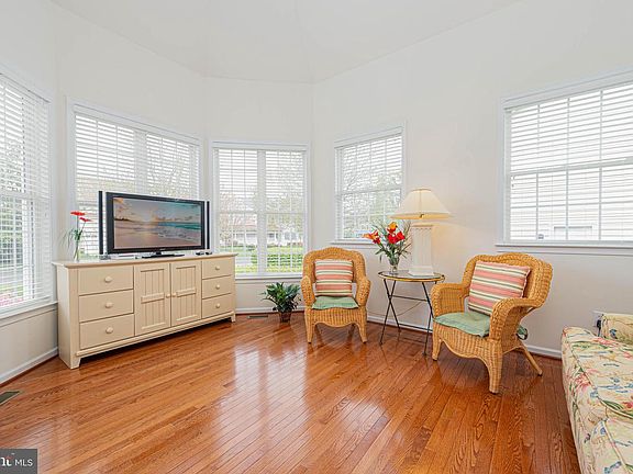 3rd image of 38358 Virginia Dr