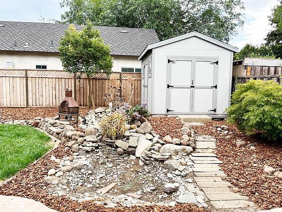 3rd image of 4140 De Mille Dr