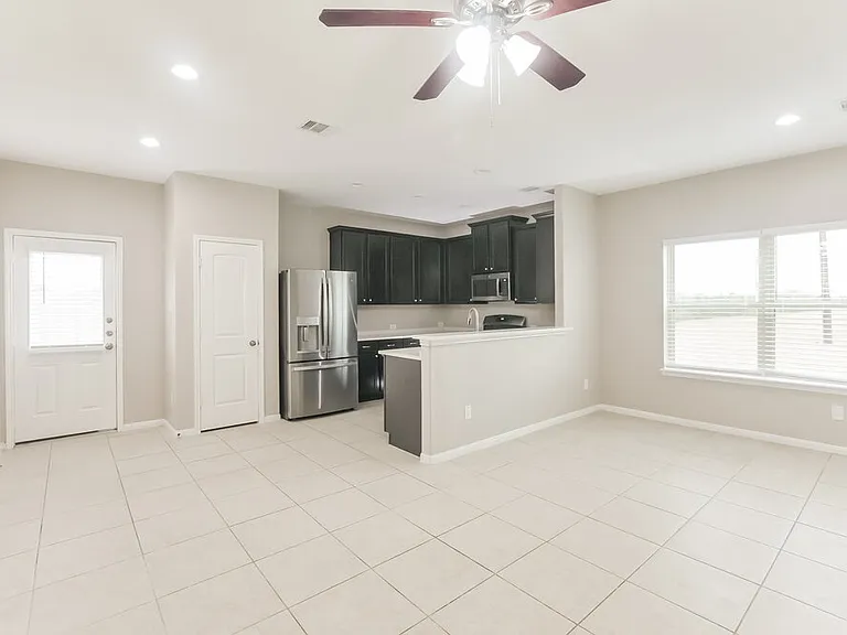 339 Sea Breeze Dr — Photo 6