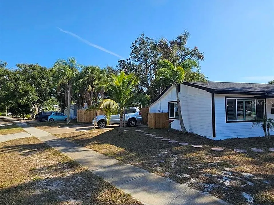 2735 Boca Ciega Dr N