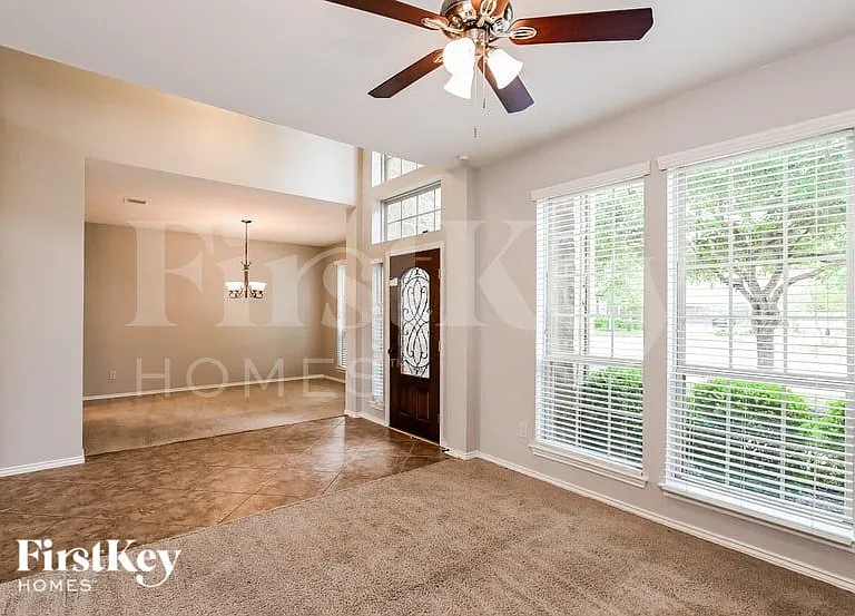 10402 Golden Hearth Ln — Photo 3