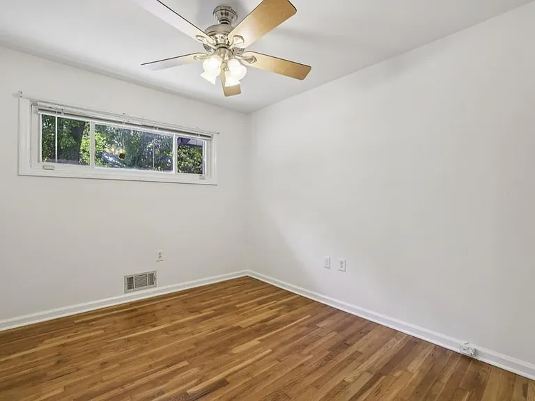 2056A Abby Ln NE — Photo 22