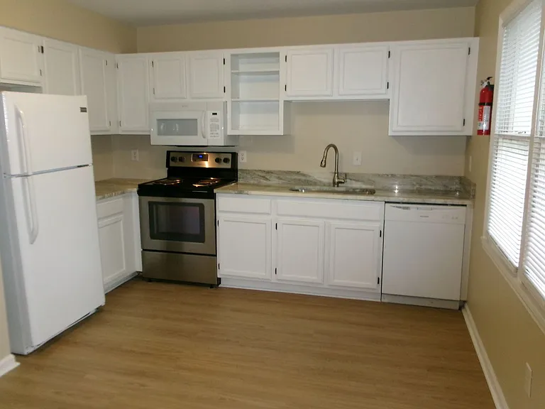 4346 Oak St #A — Photo 4