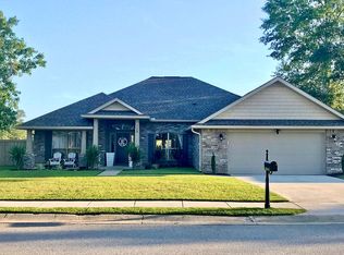 124 Saltmeadow Cir, Ocean Springs, MS 39564