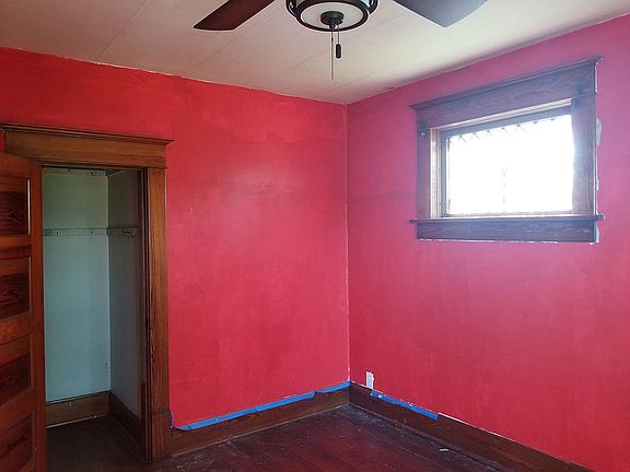 5th image of 107 W Church St