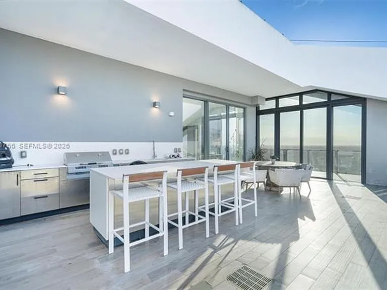 88 SW 7th St #4203 — Photo 16
