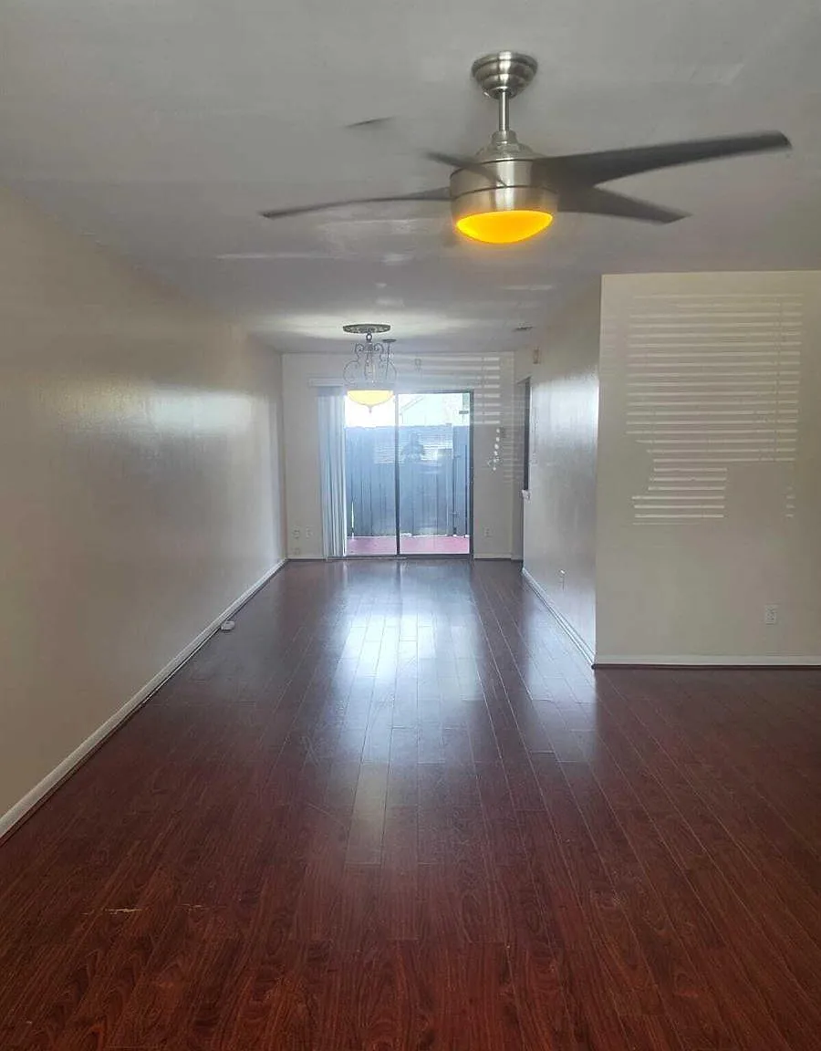 2 bed, 2.5 bath, 1206 sqft, $2,200 — Photo 3