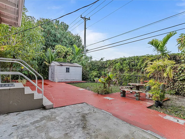 8311 SW 34th Ter — Photo 16