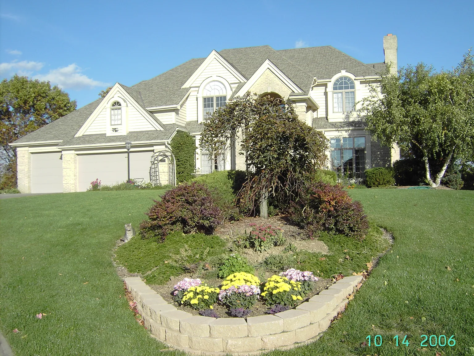 2304 Chalet Ct photo 1