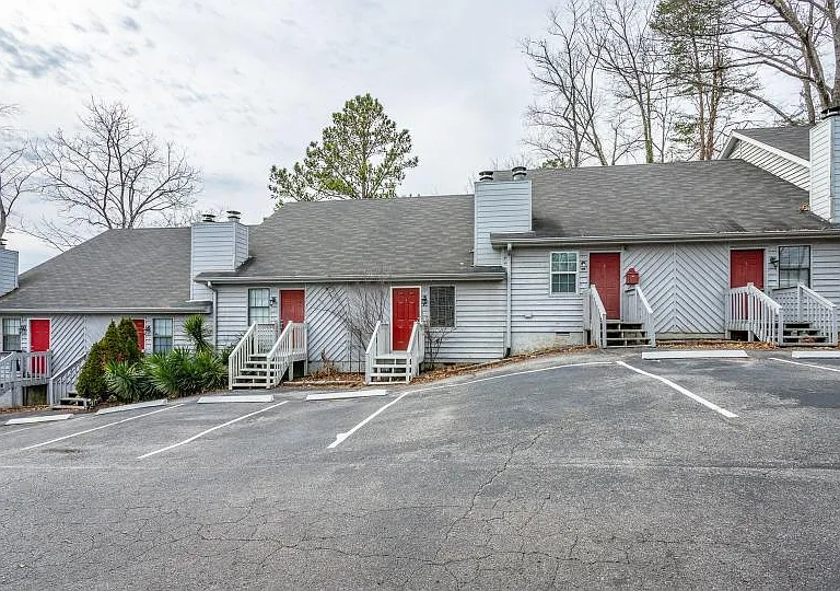 Amberwood Chalet: Modern Comfort in Chattanooga — Photo 1