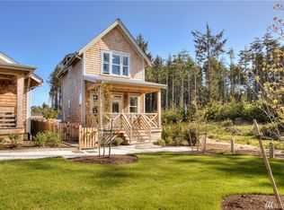 42 Rosemary Ln, Pacific Beach, WA 98571