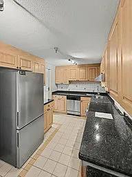 5733 Cambie St — Photo 18